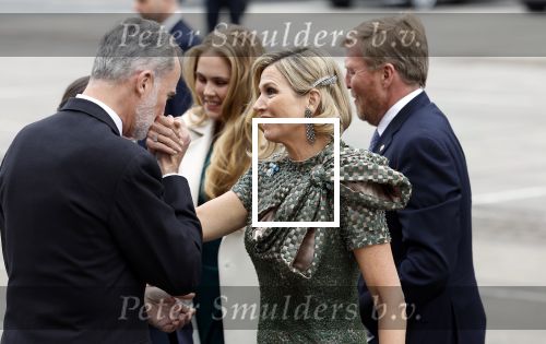 Amsterdam 18 april 2024
Contraprestatie
Koning Felipe en Koningin Letizia bieden het Koninklijk Paar een receptie aan in Museum STRAAT in Amsterdam. Hierbij is ook de Prinses van Oranje aanwezig. Tijdens de receptie openen de Koninklijke Paren een expositie van tien Spaanse en Nederlandse muurschilders. De tentoonstelling is tot en met 2 juni te bezoeken. Na de receptie neemt het Koninklijk Paar afscheid van de Spaanse Koning en Koningin. Aanwezig Koning Felipe Koningin Letizia Koning Willem Alexnader Koningin Maxima Prinses Amalia Prinses Margriet en Mr Pieter v Vollenhoven.