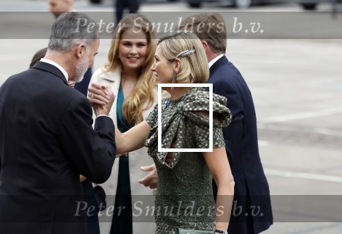 Amsterdam 18 april 2024
Contraprestatie
Koning Felipe en Koningin Letizia bieden het Koninklijk Paar een receptie aan in Museum STRAAT in Amsterdam. Hierbij is ook de Prinses van Oranje aanwezig. Tijdens de receptie openen de Koninklijke Paren een expositie van tien Spaanse en Nederlandse muurschilders. De tentoonstelling is tot en met 2 juni te bezoeken. Na de receptie neemt het Koninklijk Paar afscheid van de Spaanse Koning en Koningin. Aanwezig Koning Felipe Koningin Letizia Koning Willem Alexnader Koningin Maxima Prinses Amalia Prinses Margriet en Mr Pieter v Vollenhoven.
