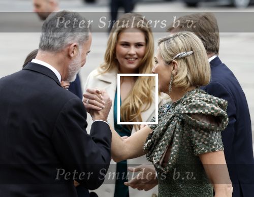 Amsterdam 18 april 2024
Contraprestatie
Koning Felipe en Koningin Letizia bieden het Koninklijk Paar een receptie aan in Museum STRAAT in Amsterdam. Hierbij is ook de Prinses van Oranje aanwezig. Tijdens de receptie openen de Koninklijke Paren een expositie van tien Spaanse en Nederlandse muurschilders. De tentoonstelling is tot en met 2 juni te bezoeken. Na de receptie neemt het Koninklijk Paar afscheid van de Spaanse Koning en Koningin. Aanwezig Koning Felipe Koningin Letizia Koning Willem Alexnader Koningin Maxima Prinses Amalia Prinses Margriet en Mr Pieter v Vollenhoven.