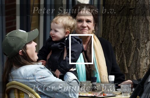 Amsterdam 23 april 2024
Xandra Brood met haar dochters Holly Brood en Lola Brood met zoontje op terras in Amsterdam zuid.