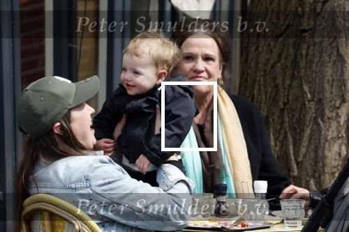 Amsterdam 23 april 2024
Xandra Brood met haar dochters Holly Brood en Lola Brood met zoontje op terras in Amsterdam zuid.