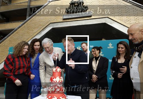 Amsterdam 12 april 2024
Castpresentatie musical De Koning van Amsterdam in de Centrale Markthal, de cast waar onder Margot Ros, Anne Lamsvelt, Hajo Bruins, Martijn Fischer, Sabri Saad el Hamus, Rosa Da Silva, Pepijn Schoneveld, Julia Herfst.