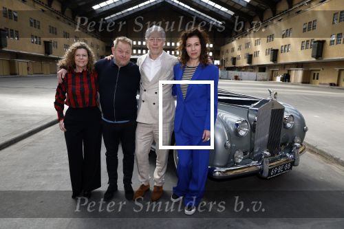 Amsterdam 12 april 2024
Castpresentatie musical De Koning van Amsterdam in de Centrale Markthal, de cast waar onder Margot Ros, Anne Lamsvelt, Hajo Bruins, Martijn Fischer, Sabri Saad el Hamus, Rosa Da Silva, Pepijn Schoneveld, Julia Herfst. Martijn Fischer, Margo Lamsvelt, Margot Ros en Hajo Bruins komen aan in een Rolls Royce