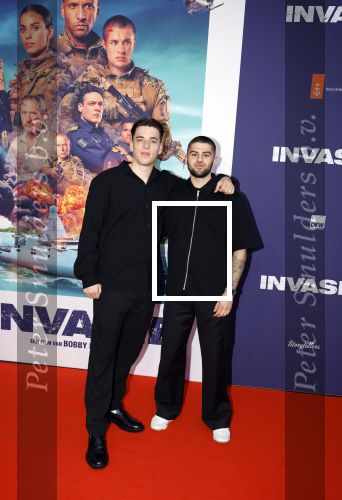 Amsterdam 8 april 2024
Premiere Invasie in Pathe Arena met oa Tarikh Jansen Ortal Vriend Raymond Thiry Gijs Scholten v Aschat Jasha Rudge Gijs Blom Fedja v Huet . Bobby Boermans is de regisseur. Isa Hoes kwam met haar kinderen Vlinder Kamerling en Merlijn Kamerling