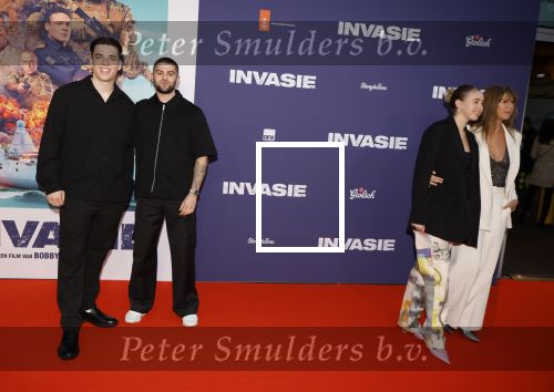 Amsterdam 8 april 2024
Premiere Invasie in Pathe Arena met oa Tarikh Jansen Ortal Vriend Raymond Thiry Gijs Scholten v Aschat Jasha Rudge Gijs Blom Fedja v Huet . Bobby Boermans is de regisseur. Isa Hoes kwam met haar kinderen Vlinder Kamerling en Merlijn Kamerling