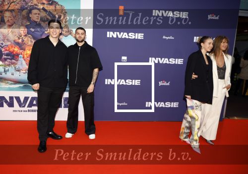 Amsterdam 8 april 2024
Premiere Invasie in Pathe Arena met oa Tarikh Jansen Ortal Vriend Raymond Thiry Gijs Scholten v Aschat Jasha Rudge Gijs Blom Fedja v Huet . Bobby Boermans is de regisseur. Isa Hoes kwam met haar kinderen Vlinder Kamerling en Merlijn Kamerling