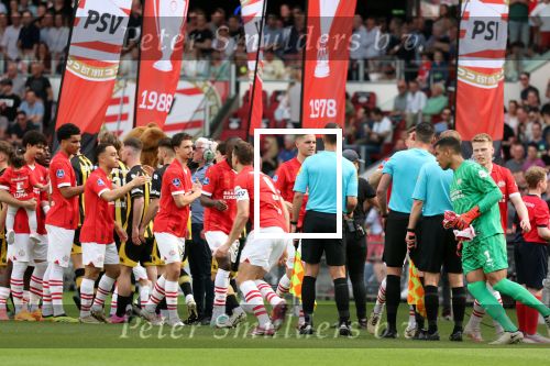 Eindhoven, 13 April 2024
Kompetitiewedstrijd PSV-Vitesse, eindstand 6-0
Opkomst elftallen PSV-Vitesse