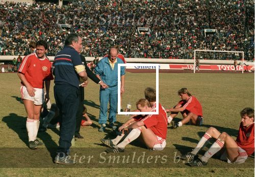 Tokio, 9 t/m 12 December 1988 PSV-Nacional Montevideo (Uruguay)
Met eindstand 1-1 na verlenging 2-2 en via een 6-7 verlies in penaltys.
PSV had 4 x de kans om winnaar te zien en uiteindelijk is het niet gelukt.
0-1 Ostolaza, 1-1 Romario , in de 110e minuut Ronald Koeman 2-1 en in de 119e min wederom Ostolaza 2-2
Wedstrijd werd gespeeld in tokio voor 62000 toeschouwers

Foto Peter Smulders BV