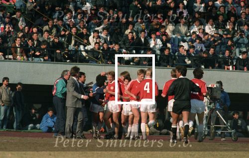 Tokio, 9 t/m 12 December 1988 PSV-Nacional Montevideo (Uruguay)
Met eindstand 1-1 na verlenging 2-2 en via een 6-7 verlies in penaltys.
PSV had 4 x de kans om winnaar te zien en uiteindelijk is het niet gelukt.
0-1 Ostolaza, 1-1 Romario , in de 110e minuut Ronald Koeman 2-1 en in de 119e min wederom Ostolaza 2-2
Wedstrijd werd gespeeld in tokio voor 62000 toeschouwers

Foto Peter Smulders BV