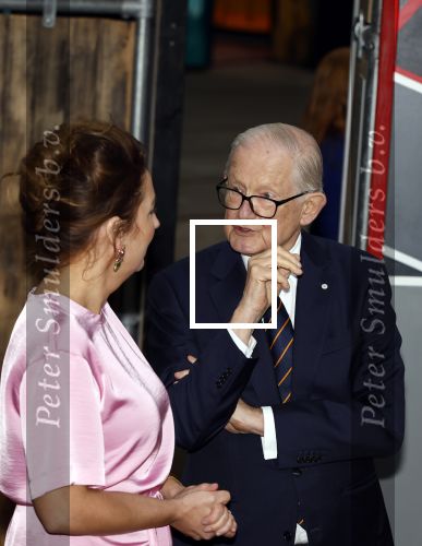 Amsterdam 18 april 2024
Contraprestatie
Koning Felipe en Koningin Letizia bieden het Koninklijk Paar een receptie aan in Museum STRAAT in Amsterdam. Hierbij is ook de Prinses van Oranje aanwezig. Tijdens de receptie openen de Koninklijke Paren een expositie van tien Spaanse en Nederlandse muurschilders. De tentoonstelling is tot en met 2 juni te bezoeken. Na de receptie neemt het Koninklijk Paar afscheid van de Spaanse Koning en Koningin. Aanwezig Koning Felipe Koningin Letizia Koning Willem Alexnader Koningin Maxima Prinses Amalia Prinses Margriet en Mr Pieter v Vollenhoven.