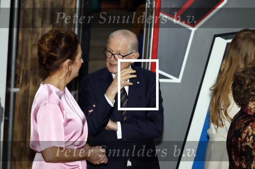 Amsterdam 18 april 2024
Contraprestatie
Koning Felipe en Koningin Letizia bieden het Koninklijk Paar een receptie aan in Museum STRAAT in Amsterdam. Hierbij is ook de Prinses van Oranje aanwezig. Tijdens de receptie openen de Koninklijke Paren een expositie van tien Spaanse en Nederlandse muurschilders. De tentoonstelling is tot en met 2 juni te bezoeken. Na de receptie neemt het Koninklijk Paar afscheid van de Spaanse Koning en Koningin. Aanwezig Koning Felipe Koningin Letizia Koning Willem Alexnader Koningin Maxima Prinses Amalia Prinses Margriet en Mr Pieter v Vollenhoven.