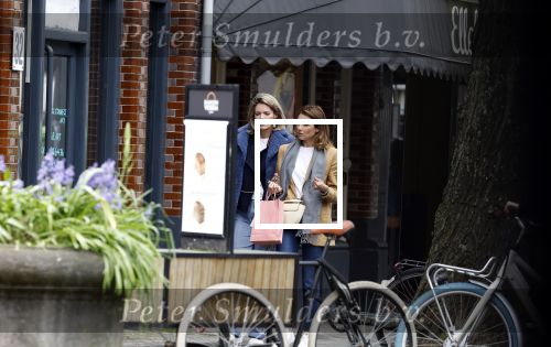 Amsterdam 11 april 2024
Prinses Aimee aan het winkelen met vriendinnen  in Amsterdam Zuid.