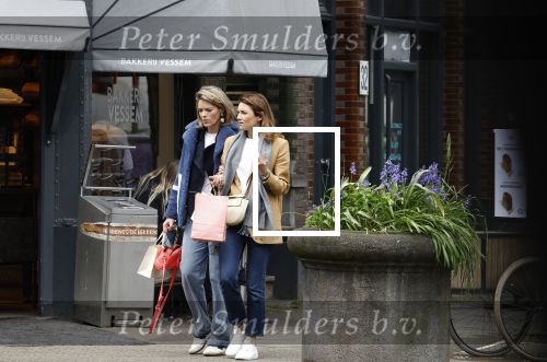 Amsterdam 11 april 2024
Prinses Aimee aan het winkelen met vriendinnen  in Amsterdam Zuid.