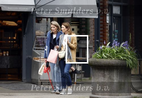 Amsterdam 11 april 2024
Prinses Aimee aan het winkelen met vriendinnen  in Amsterdam Zuid.