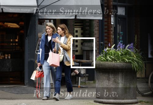 Amsterdam 11 april 2024
Prinses Aimee aan het winkelen met vriendinnen  in Amsterdam Zuid.