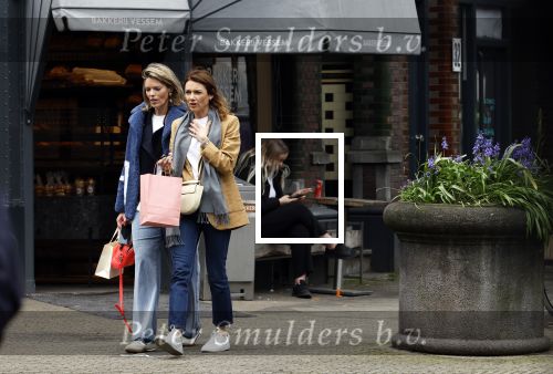 Amsterdam 11 april 2024
Prinses Aimee aan het winkelen met vriendinnen  in Amsterdam Zuid.