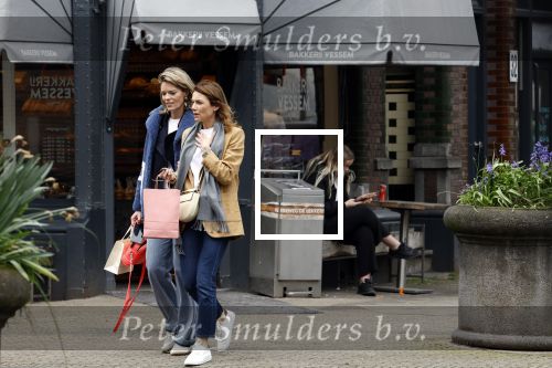 Amsterdam 11 april 2024
Prinses Aimee aan het winkelen met vriendinnen  in Amsterdam Zuid.