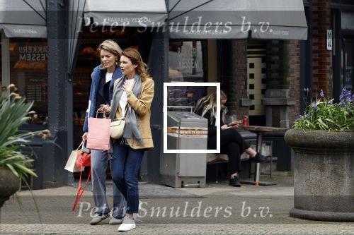 Amsterdam 11 april 2024
Prinses Aimee aan het winkelen met vriendinnen  in Amsterdam Zuid.