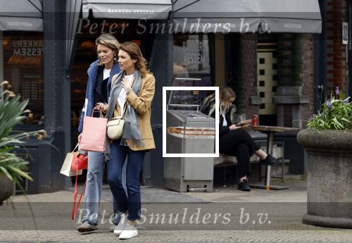 Amsterdam 11 april 2024
Prinses Aimee aan het winkelen met vriendinnen  in Amsterdam Zuid.