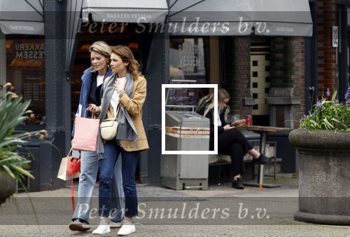 Amsterdam 11 april 2024
Prinses Aimee aan het winkelen met vriendinnen  in Amsterdam Zuid.