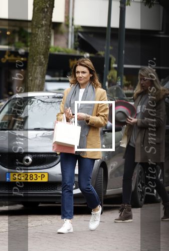 Amsterdam 11 april 2024
Prinses Aimee aan het winkelen met vriendinnen  in Amsterdam Zuid.