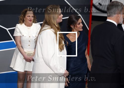Amsterdam 18 april 2024
Contraprestatie
Koning Felipe en Koningin Letizia bieden het Koninklijk Paar een receptie aan in Museum STRAAT in Amsterdam. Hierbij is ook de Prinses van Oranje aanwezig. Tijdens de receptie openen de Koninklijke Paren een expositie van tien Spaanse en Nederlandse muurschilders. De tentoonstelling is tot en met 2 juni te bezoeken. Na de receptie neemt het Koninklijk Paar afscheid van de Spaanse Koning en Koningin. Aanwezig Koning Felipe Koningin Letizia Koning Willem Alexnader Koningin Maxima Prinses Amalia Prinses Margriet en Mr Pieter v Vollenhoven.