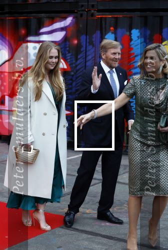 Amsterdam 18 april 2024
Contraprestatie
Koning Felipe en Koningin Letizia bieden het Koninklijk Paar een receptie aan in Museum STRAAT in Amsterdam. Hierbij is ook de Prinses van Oranje aanwezig. Tijdens de receptie openen de Koninklijke Paren een expositie van tien Spaanse en Nederlandse muurschilders. De tentoonstelling is tot en met 2 juni te bezoeken. Na de receptie neemt het Koninklijk Paar afscheid van de Spaanse Koning en Koningin. Aanwezig Koning Felipe Koningin Letizia Koning Willem Alexnader Koningin Maxima Prinses Amalia Prinses Margriet en Mr Pieter v Vollenhoven.