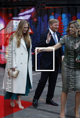 Amsterdam 18 april 2024
Contraprestatie
Koning Felipe en Koningin Letizia bieden het Koninklijk Paar een receptie aan in Museum STRAAT in Amsterdam. Hierbij is ook de Prinses van Oranje aanwezig. Tijdens de receptie openen de Koninklijke Paren een expositie van tien Spaanse en Nederlandse muurschilders. De tentoonstelling is tot en met 2 juni te bezoeken. Na de receptie neemt het Koninklijk Paar afscheid van de Spaanse Koning en Koningin. Aanwezig Koning Felipe Koningin Letizia Koning Willem Alexnader Koningin Maxima Prinses Amalia Prinses Margriet en Mr Pieter v Vollenhoven.