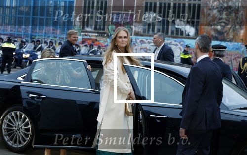 Amsterdam 18 april 2024
Contraprestatie
Koning Felipe en Koningin Letizia bieden het Koninklijk Paar een receptie aan in Museum STRAAT in Amsterdam. Hierbij is ook de Prinses van Oranje aanwezig. Tijdens de receptie openen de Koninklijke Paren een expositie van tien Spaanse en Nederlandse muurschilders. De tentoonstelling is tot en met 2 juni te bezoeken. Na de receptie neemt het Koninklijk Paar afscheid van de Spaanse Koning en Koningin. Aanwezig Koning Felipe Koningin Letizia Koning Willem Alexnader Koningin Maxima Prinses Amalia Prinses Margriet en Mr Pieter v Vollenhoven.