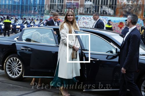 Amsterdam 18 april 2024
Contraprestatie
Koning Felipe en Koningin Letizia bieden het Koninklijk Paar een receptie aan in Museum STRAAT in Amsterdam. Hierbij is ook de Prinses van Oranje aanwezig. Tijdens de receptie openen de Koninklijke Paren een expositie van tien Spaanse en Nederlandse muurschilders. De tentoonstelling is tot en met 2 juni te bezoeken. Na de receptie neemt het Koninklijk Paar afscheid van de Spaanse Koning en Koningin. Aanwezig Koning Felipe Koningin Letizia Koning Willem Alexnader Koningin Maxima Prinses Amalia Prinses Margriet en Mr Pieter v Vollenhoven.