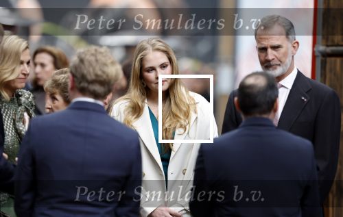 Amsterdam 18 april 2024
Contraprestatie
Koning Felipe en Koningin Letizia bieden het Koninklijk Paar een receptie aan in Museum STRAAT in Amsterdam. Hierbij is ook de Prinses van Oranje aanwezig. Tijdens de receptie openen de Koninklijke Paren een expositie van tien Spaanse en Nederlandse muurschilders. De tentoonstelling is tot en met 2 juni te bezoeken. Na de receptie neemt het Koninklijk Paar afscheid van de Spaanse Koning en Koningin. Aanwezig Koning Felipe Koningin Letizia Koning Willem Alexnader Koningin Maxima Prinses Amalia Prinses Margriet en Mr Pieter v Vollenhoven.