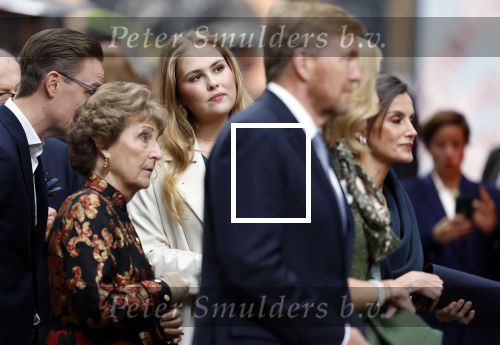 Amsterdam 18 april 2024
Contraprestatie
Koning Felipe en Koningin Letizia bieden het Koninklijk Paar een receptie aan in Museum STRAAT in Amsterdam. Hierbij is ook de Prinses van Oranje aanwezig. Tijdens de receptie openen de Koninklijke Paren een expositie van tien Spaanse en Nederlandse muurschilders. De tentoonstelling is tot en met 2 juni te bezoeken. Na de receptie neemt het Koninklijk Paar afscheid van de Spaanse Koning en Koningin. Aanwezig Koning Felipe Koningin Letizia Koning Willem Alexnader Koningin Maxima Prinses Amalia Prinses Margriet en Mr Pieter v Vollenhoven.