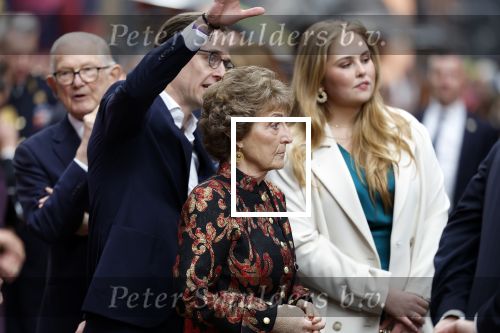 Amsterdam 18 april 2024
Contraprestatie
Koning Felipe en Koningin Letizia bieden het Koninklijk Paar een receptie aan in Museum STRAAT in Amsterdam. Hierbij is ook de Prinses van Oranje aanwezig. Tijdens de receptie openen de Koninklijke Paren een expositie van tien Spaanse en Nederlandse muurschilders. De tentoonstelling is tot en met 2 juni te bezoeken. Na de receptie neemt het Koninklijk Paar afscheid van de Spaanse Koning en Koningin. Aanwezig Koning Felipe Koningin Letizia Koning Willem Alexnader Koningin Maxima Prinses Amalia Prinses Margriet en Mr Pieter v Vollenhoven.