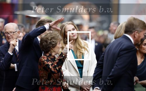 Amsterdam 18 april 2024
Contraprestatie
Koning Felipe en Koningin Letizia bieden het Koninklijk Paar een receptie aan in Museum STRAAT in Amsterdam. Hierbij is ook de Prinses van Oranje aanwezig. Tijdens de receptie openen de Koninklijke Paren een expositie van tien Spaanse en Nederlandse muurschilders. De tentoonstelling is tot en met 2 juni te bezoeken. Na de receptie neemt het Koninklijk Paar afscheid van de Spaanse Koning en Koningin. Aanwezig Koning Felipe Koningin Letizia Koning Willem Alexnader Koningin Maxima Prinses Amalia Prinses Margriet en Mr Pieter v Vollenhoven.