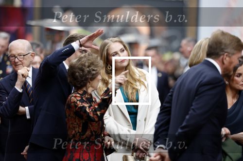 Amsterdam 18 april 2024
Contraprestatie
Koning Felipe en Koningin Letizia bieden het Koninklijk Paar een receptie aan in Museum STRAAT in Amsterdam. Hierbij is ook de Prinses van Oranje aanwezig. Tijdens de receptie openen de Koninklijke Paren een expositie van tien Spaanse en Nederlandse muurschilders. De tentoonstelling is tot en met 2 juni te bezoeken. Na de receptie neemt het Koninklijk Paar afscheid van de Spaanse Koning en Koningin. Aanwezig Koning Felipe Koningin Letizia Koning Willem Alexnader Koningin Maxima Prinses Amalia Prinses Margriet en Mr Pieter v Vollenhoven.