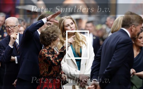 Amsterdam 18 april 2024
Contraprestatie
Koning Felipe en Koningin Letizia bieden het Koninklijk Paar een receptie aan in Museum STRAAT in Amsterdam. Hierbij is ook de Prinses van Oranje aanwezig. Tijdens de receptie openen de Koninklijke Paren een expositie van tien Spaanse en Nederlandse muurschilders. De tentoonstelling is tot en met 2 juni te bezoeken. Na de receptie neemt het Koninklijk Paar afscheid van de Spaanse Koning en Koningin. Aanwezig Koning Felipe Koningin Letizia Koning Willem Alexnader Koningin Maxima Prinses Amalia Prinses Margriet en Mr Pieter v Vollenhoven.
