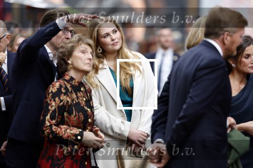 Amsterdam 18 april 2024
Contraprestatie
Koning Felipe en Koningin Letizia bieden het Koninklijk Paar een receptie aan in Museum STRAAT in Amsterdam. Hierbij is ook de Prinses van Oranje aanwezig. Tijdens de receptie openen de Koninklijke Paren een expositie van tien Spaanse en Nederlandse muurschilders. De tentoonstelling is tot en met 2 juni te bezoeken. Na de receptie neemt het Koninklijk Paar afscheid van de Spaanse Koning en Koningin. Aanwezig Koning Felipe Koningin Letizia Koning Willem Alexnader Koningin Maxima Prinses Amalia Prinses Margriet en Mr Pieter v Vollenhoven.