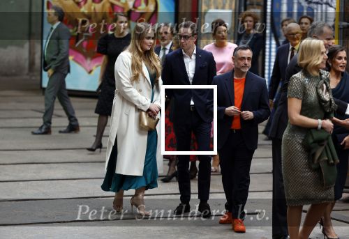 Amsterdam 18 april 2024
Contraprestatie
Koning Felipe en Koningin Letizia bieden het Koninklijk Paar een receptie aan in Museum STRAAT in Amsterdam. Hierbij is ook de Prinses van Oranje aanwezig. Tijdens de receptie openen de Koninklijke Paren een expositie van tien Spaanse en Nederlandse muurschilders. De tentoonstelling is tot en met 2 juni te bezoeken. Na de receptie neemt het Koninklijk Paar afscheid van de Spaanse Koning en Koningin. Aanwezig Koning Felipe Koningin Letizia Koning Willem Alexnader Koningin Maxima Prinses Amalia Prinses Margriet en Mr Pieter v Vollenhoven.