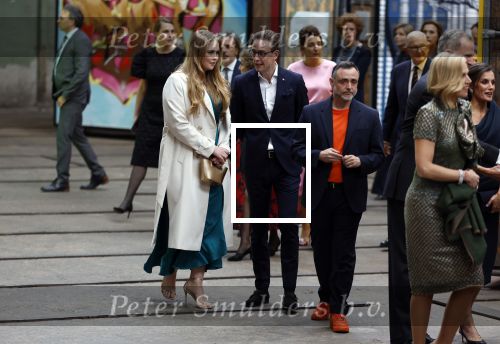 Amsterdam 18 april 2024
Contraprestatie
Koning Felipe en Koningin Letizia bieden het Koninklijk Paar een receptie aan in Museum STRAAT in Amsterdam. Hierbij is ook de Prinses van Oranje aanwezig. Tijdens de receptie openen de Koninklijke Paren een expositie van tien Spaanse en Nederlandse muurschilders. De tentoonstelling is tot en met 2 juni te bezoeken. Na de receptie neemt het Koninklijk Paar afscheid van de Spaanse Koning en Koningin. Aanwezig Koning Felipe Koningin Letizia Koning Willem Alexnader Koningin Maxima Prinses Amalia Prinses Margriet en Mr Pieter v Vollenhoven.
