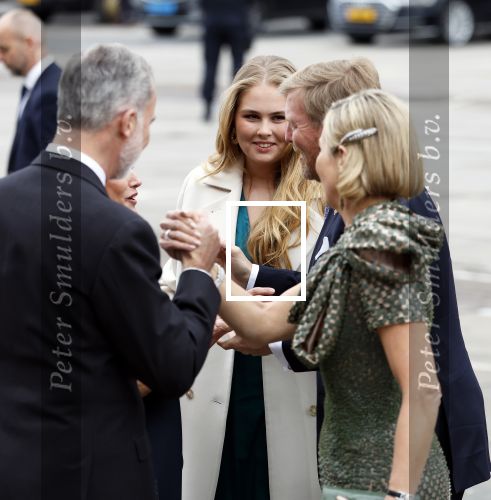Amsterdam 18 april 2024
Contraprestatie
Koning Felipe en Koningin Letizia bieden het Koninklijk Paar een receptie aan in Museum STRAAT in Amsterdam. Hierbij is ook de Prinses van Oranje aanwezig. Tijdens de receptie openen de Koninklijke Paren een expositie van tien Spaanse en Nederlandse muurschilders. De tentoonstelling is tot en met 2 juni te bezoeken. Na de receptie neemt het Koninklijk Paar afscheid van de Spaanse Koning en Koningin. Aanwezig Koning Felipe Koningin Letizia Koning Willem Alexnader Koningin Maxima Prinses Amalia Prinses Margriet en Mr Pieter v Vollenhoven.