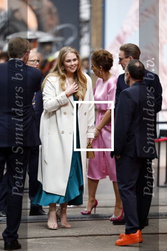 Amsterdam 18 april 2024
Contraprestatie
Koning Felipe en Koningin Letizia bieden het Koninklijk Paar een receptie aan in Museum STRAAT in Amsterdam. Hierbij is ook de Prinses van Oranje aanwezig. Tijdens de receptie openen de Koninklijke Paren een expositie van tien Spaanse en Nederlandse muurschilders. De tentoonstelling is tot en met 2 juni te bezoeken. Na de receptie neemt het Koninklijk Paar afscheid van de Spaanse Koning en Koningin. Aanwezig Koning Felipe Koningin Letizia Koning Willem Alexnader Koningin Maxima Prinses Amalia Prinses Margriet en Mr Pieter v Vollenhoven.