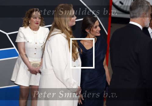 Amsterdam 18 april 2024
Contraprestatie
Koning Felipe en Koningin Letizia bieden het Koninklijk Paar een receptie aan in Museum STRAAT in Amsterdam. Hierbij is ook de Prinses van Oranje aanwezig. Tijdens de receptie openen de Koninklijke Paren een expositie van tien Spaanse en Nederlandse muurschilders. De tentoonstelling is tot en met 2 juni te bezoeken. Na de receptie neemt het Koninklijk Paar afscheid van de Spaanse Koning en Koningin. Aanwezig Koning Felipe Koningin Letizia Koning Willem Alexnader Koningin Maxima Prinses Amalia Prinses Margriet en Mr Pieter v Vollenhoven.