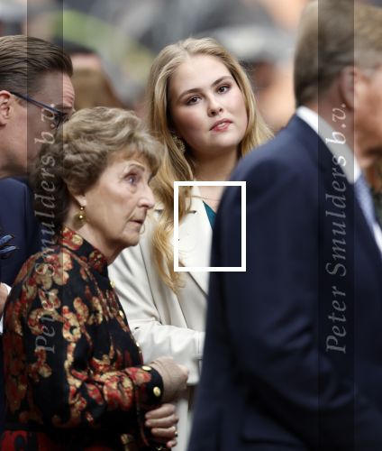 Amsterdam 18 april 2024
Contraprestatie
Koning Felipe en Koningin Letizia bieden het Koninklijk Paar een receptie aan in Museum STRAAT in Amsterdam. Hierbij is ook de Prinses van Oranje aanwezig. Tijdens de receptie openen de Koninklijke Paren een expositie van tien Spaanse en Nederlandse muurschilders. De tentoonstelling is tot en met 2 juni te bezoeken. Na de receptie neemt het Koninklijk Paar afscheid van de Spaanse Koning en Koningin. Aanwezig Koning Felipe Koningin Letizia Koning Willem Alexnader Koningin Maxima Prinses Amalia Prinses Margriet en Mr Pieter v Vollenhoven.
