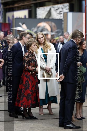 Amsterdam 18 april 2024
Contraprestatie
Koning Felipe en Koningin Letizia bieden het Koninklijk Paar een receptie aan in Museum STRAAT in Amsterdam. Hierbij is ook de Prinses van Oranje aanwezig. Tijdens de receptie openen de Koninklijke Paren een expositie van tien Spaanse en Nederlandse muurschilders. De tentoonstelling is tot en met 2 juni te bezoeken. Na de receptie neemt het Koninklijk Paar afscheid van de Spaanse Koning en Koningin. Aanwezig Koning Felipe Koningin Letizia Koning Willem Alexnader Koningin Maxima Prinses Amalia Prinses Margriet en Mr Pieter v Vollenhoven.