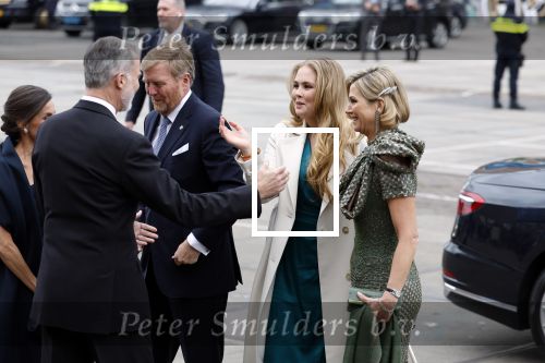 Amsterdam 18 april 2024
Contraprestatie
Koning Felipe en Koningin Letizia bieden het Koninklijk Paar een receptie aan in Museum STRAAT in Amsterdam. Hierbij is ook de Prinses van Oranje aanwezig. Tijdens de receptie openen de Koninklijke Paren een expositie van tien Spaanse en Nederlandse muurschilders. De tentoonstelling is tot en met 2 juni te bezoeken. Na de receptie neemt het Koninklijk Paar afscheid van de Spaanse Koning en Koningin. Aanwezig Koning Felipe Koningin Letizia Koning Willem Alexnader Koningin Maxima Prinses Amalia Prinses Margriet en Mr Pieter v Vollenhoven.