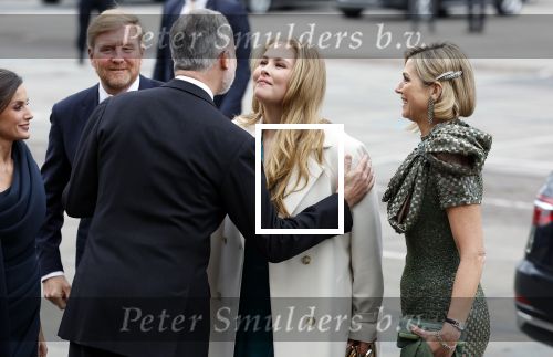 Amsterdam 18 april 2024
Contraprestatie
Koning Felipe en Koningin Letizia bieden het Koninklijk Paar een receptie aan in Museum STRAAT in Amsterdam. Hierbij is ook de Prinses van Oranje aanwezig. Tijdens de receptie openen de Koninklijke Paren een expositie van tien Spaanse en Nederlandse muurschilders. De tentoonstelling is tot en met 2 juni te bezoeken. Na de receptie neemt het Koninklijk Paar afscheid van de Spaanse Koning en Koningin. Aanwezig Koning Felipe Koningin Letizia Koning Willem Alexnader Koningin Maxima Prinses Amalia Prinses Margriet en Mr Pieter v Vollenhoven.