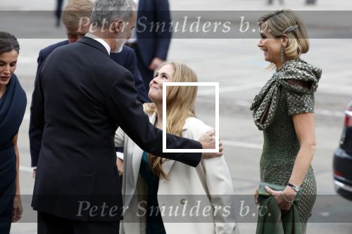 Amsterdam 18 april 2024
Contraprestatie
Koning Felipe en Koningin Letizia bieden het Koninklijk Paar een receptie aan in Museum STRAAT in Amsterdam. Hierbij is ook de Prinses van Oranje aanwezig. Tijdens de receptie openen de Koninklijke Paren een expositie van tien Spaanse en Nederlandse muurschilders. De tentoonstelling is tot en met 2 juni te bezoeken. Na de receptie neemt het Koninklijk Paar afscheid van de Spaanse Koning en Koningin. Aanwezig Koning Felipe Koningin Letizia Koning Willem Alexnader Koningin Maxima Prinses Amalia Prinses Margriet en Mr Pieter v Vollenhoven.