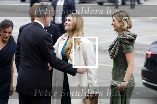 Amsterdam 18 april 2024
Contraprestatie
Koning Felipe en Koningin Letizia bieden het Koninklijk Paar een receptie aan in Museum STRAAT in Amsterdam. Hierbij is ook de Prinses van Oranje aanwezig. Tijdens de receptie openen de Koninklijke Paren een expositie van tien Spaanse en Nederlandse muurschilders. De tentoonstelling is tot en met 2 juni te bezoeken. Na de receptie neemt het Koninklijk Paar afscheid van de Spaanse Koning en Koningin. Aanwezig Koning Felipe Koningin Letizia Koning Willem Alexnader Koningin Maxima Prinses Amalia Prinses Margriet en Mr Pieter v Vollenhoven.