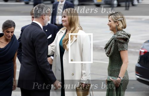 Amsterdam 18 april 2024
Contraprestatie
Koning Felipe en Koningin Letizia bieden het Koninklijk Paar een receptie aan in Museum STRAAT in Amsterdam. Hierbij is ook de Prinses van Oranje aanwezig. Tijdens de receptie openen de Koninklijke Paren een expositie van tien Spaanse en Nederlandse muurschilders. De tentoonstelling is tot en met 2 juni te bezoeken. Na de receptie neemt het Koninklijk Paar afscheid van de Spaanse Koning en Koningin. Aanwezig Koning Felipe Koningin Letizia Koning Willem Alexnader Koningin Maxima Prinses Amalia Prinses Margriet en Mr Pieter v Vollenhoven.