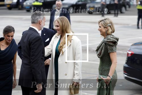 Amsterdam 18 april 2024
Contraprestatie
Koning Felipe en Koningin Letizia bieden het Koninklijk Paar een receptie aan in Museum STRAAT in Amsterdam. Hierbij is ook de Prinses van Oranje aanwezig. Tijdens de receptie openen de Koninklijke Paren een expositie van tien Spaanse en Nederlandse muurschilders. De tentoonstelling is tot en met 2 juni te bezoeken. Na de receptie neemt het Koninklijk Paar afscheid van de Spaanse Koning en Koningin. Aanwezig Koning Felipe Koningin Letizia Koning Willem Alexnader Koningin Maxima Prinses Amalia Prinses Margriet en Mr Pieter v Vollenhoven.